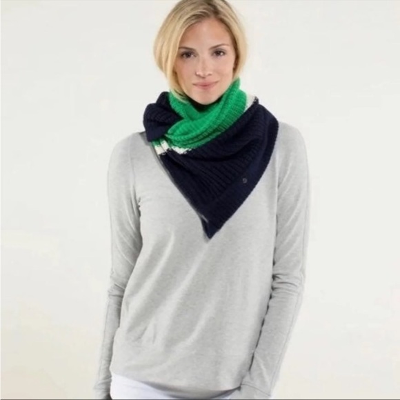 Lululemon falling Freely Color Block Neck Warmer - Picture 3 of 5